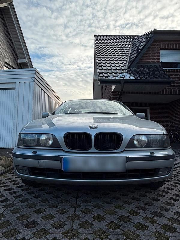 Gebraucht BMW 525 143 PS (105 kW) 1998 Silber Limousine