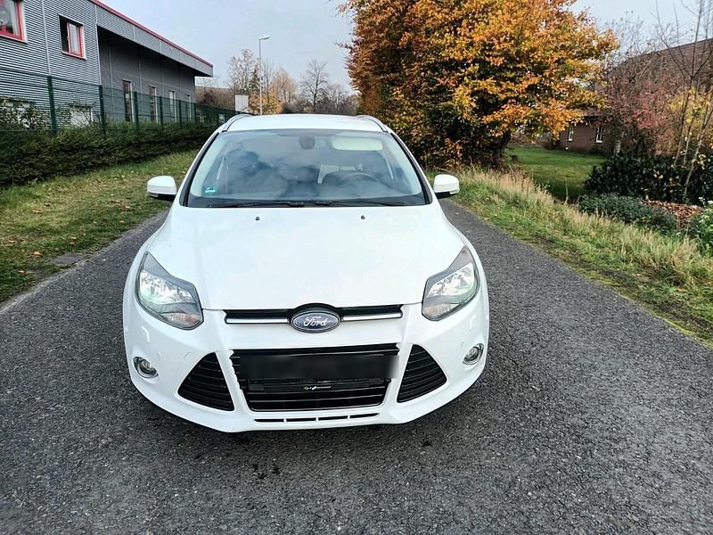 Gebraucht Ford Focus 116 PS (85 kW) 2013 Weiß Kombi
