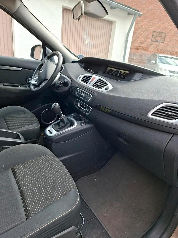 Gebraucht Renault Mégane III 106 PS (77 kW) 2010 Grau Kleinwagen