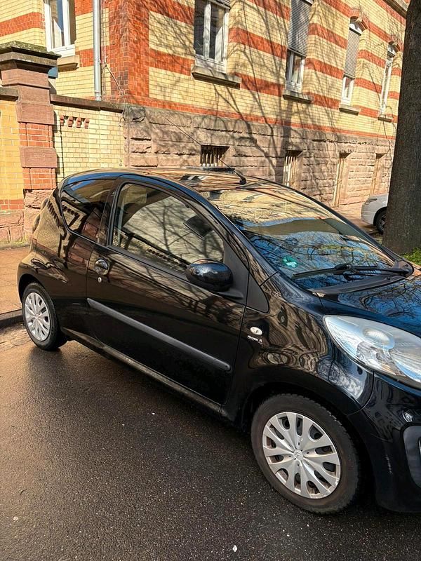 Gebraucht Citroën C1 68 PS (50 kW) 2012 Schwarz Kleinwagen