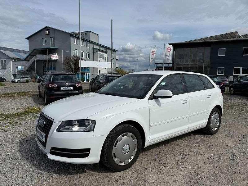 Gebraucht Audi A3 Attraction 102 PS (75 kW) 2010 Ibisweiß Kleinwagen