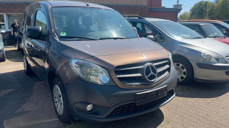 Braun Gebraucht 2016 Mercedes Citan 109 Van / Kleinbus | 9.500 € (Fairer Preis) - Bild 1/4