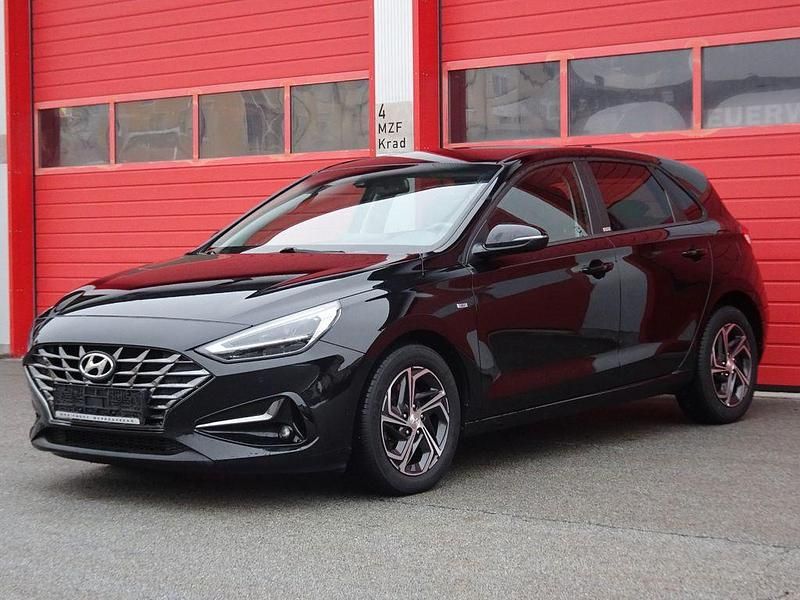 Gebraucht Hyundai i30 Intro Edition 159 PS (116 kW) 2020 Schwarz Limousine