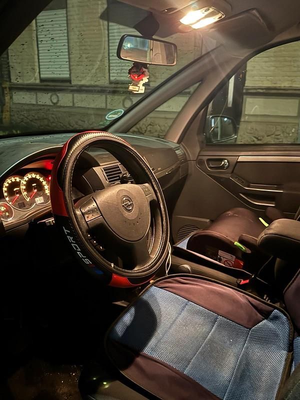 Second-hand Opel Astra 105 CP (77 kW) 2009 Andere farben Hatchback