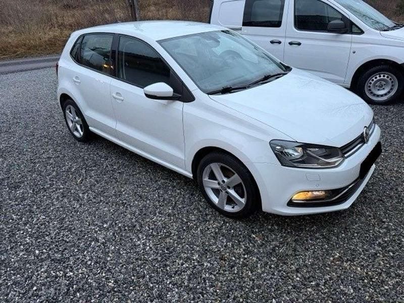 Weiß Gebraucht 2015 VW Polo Highline Limousine | 12.550 € (Etwas zu teuer) - Bild 1/4