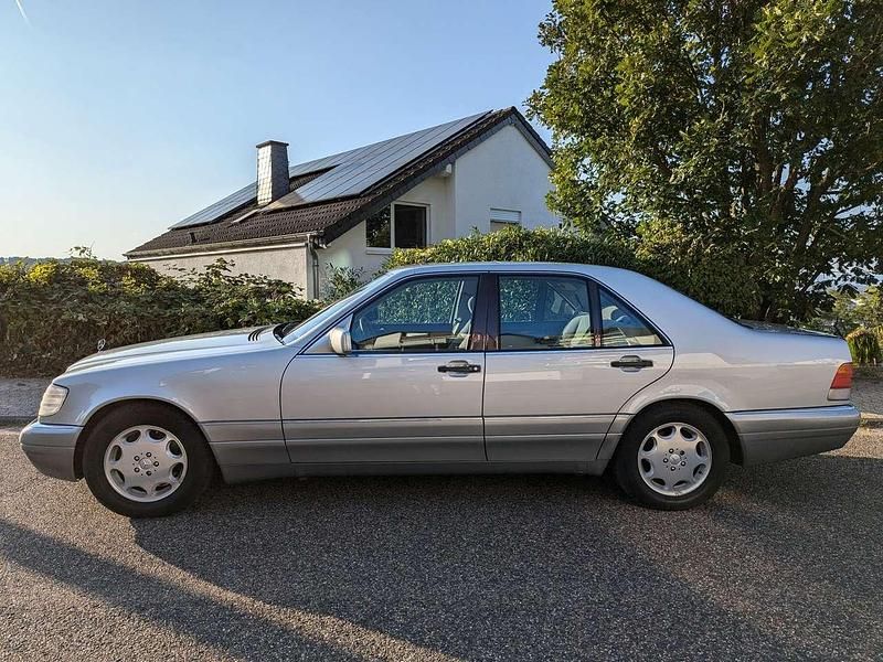 Silber Gebraucht 1994 Mercedes S420 Limousine | 19.940 € - Bild 1/4