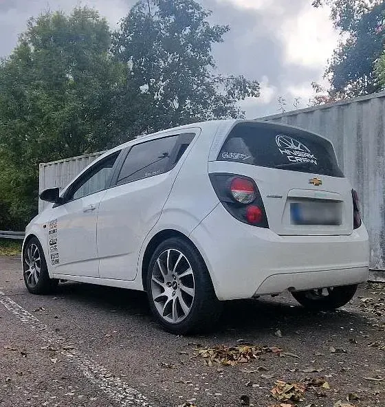 Gebraucht Chevrolet Aveo 101 PS (74 kW) 2013 Weiß Kleinwagen