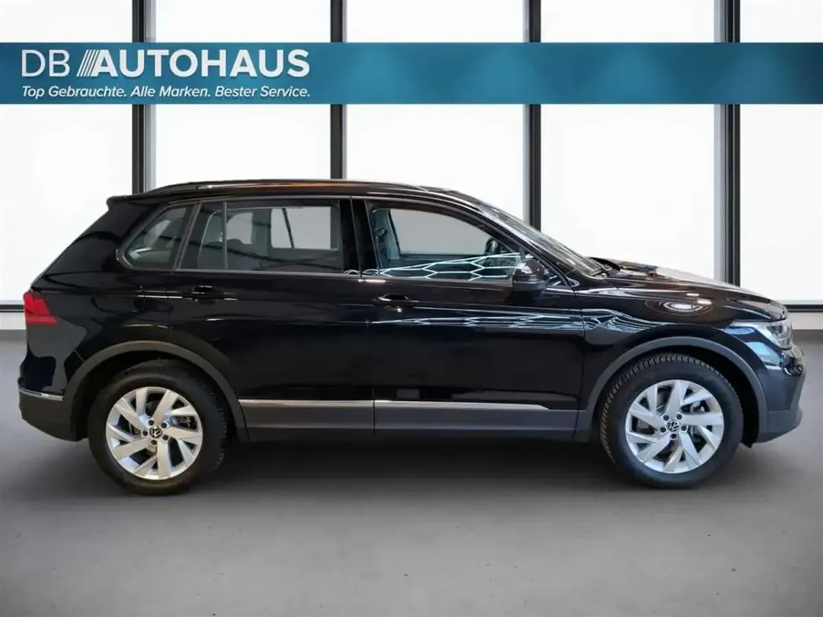 Gebraucht VW Tiguan Life 190 PS (139 kW) 2023 Schwarz SUV