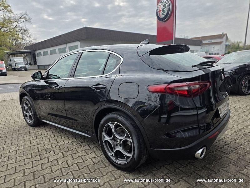 Gebraucht Alfa Romeo Stelvio 190 PS (139 kW) 2019 Schwarz SUV