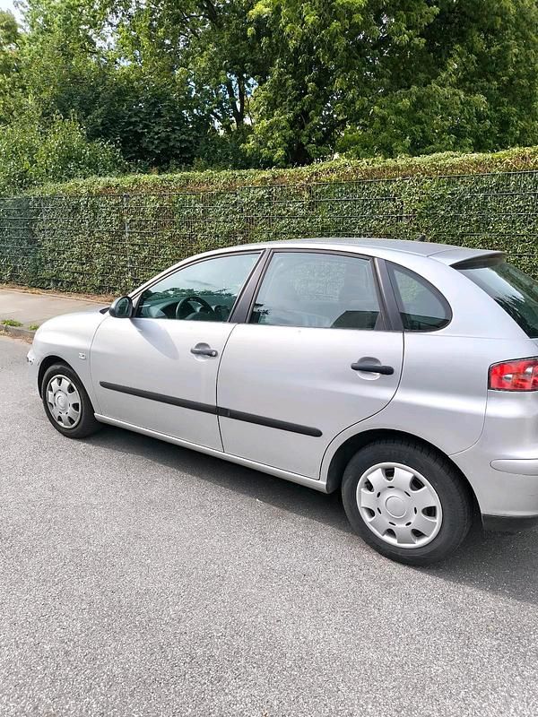 Silber Gebraucht 2003 Seat Ibiza Kleinwagen | 2.100 € - Bild 1/4
