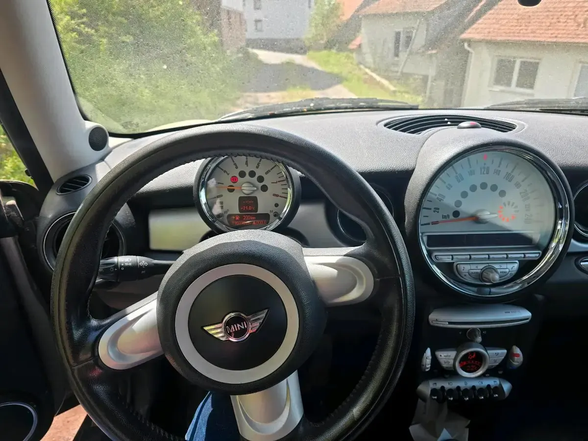 Używany Mini Cooper 116 KM (85 kW) 2007 Beżowy Hatchback
