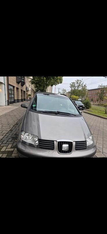 Braun Gebraucht 2009 Seat Alhambra Van / Kleinbus | 3.900 € (Fairer Preis) - Bild 1/4