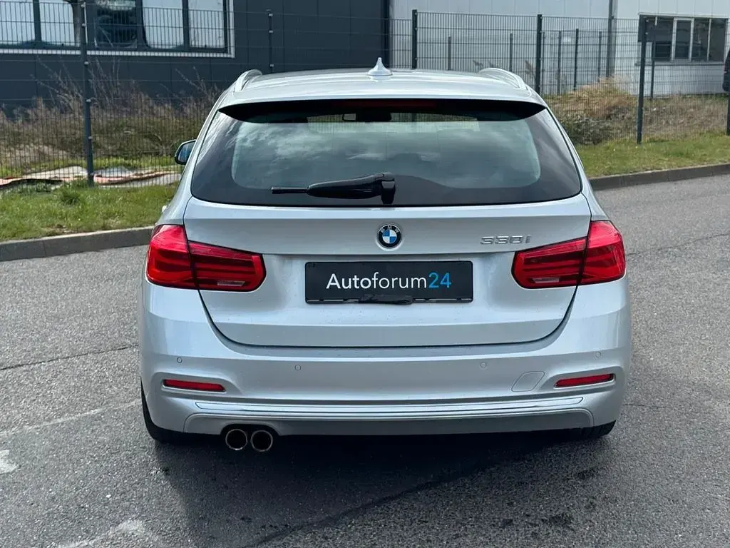Używany BMW 330 Luxury Line 252 KM (185 kW) 2018 Srebrny Kombi