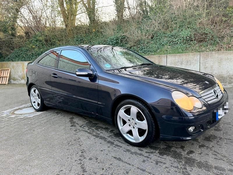 Gebraucht Mercedes C180 143 PS (105 kW) 2004 Blau Coupé