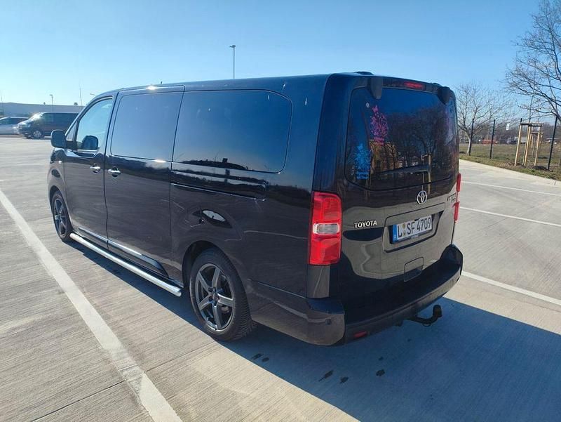 Gebraucht Toyota Proace Executive 177 PS (130 kW) 2018 Schwarz Van / Kleinbus