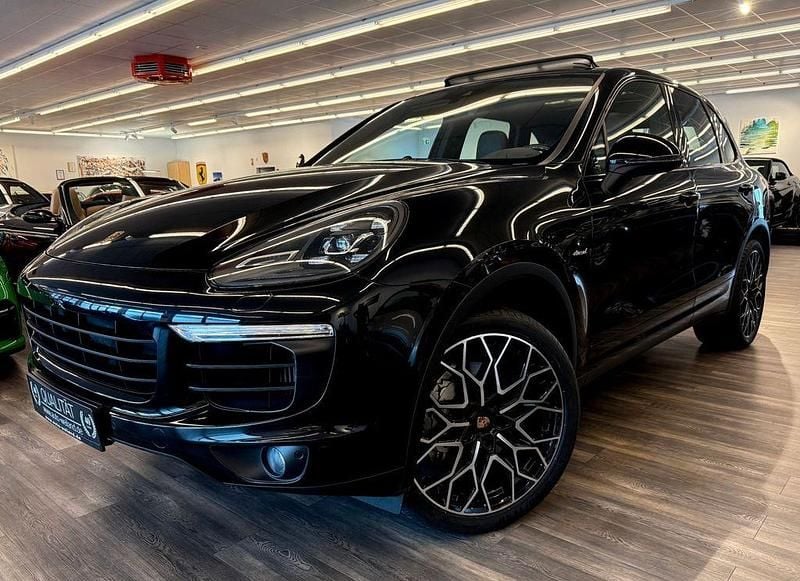 Schwarz Gebraucht 2015 Porsche Cayenne S SUV | 44.800 € (Teuer) - Bild 1/4