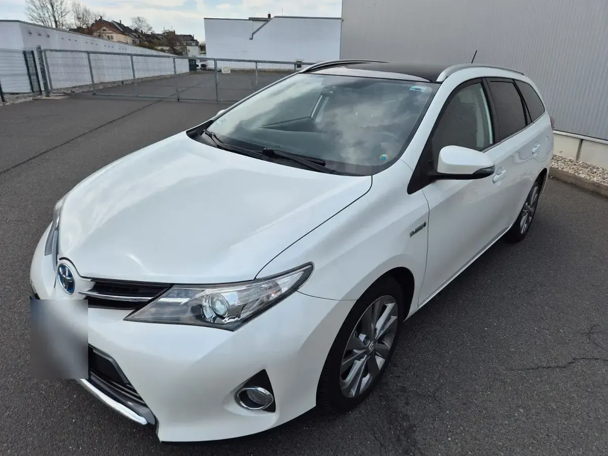 Gebraucht Toyota Auris 99 PS (72 kW) 2014 Weiß Kombi