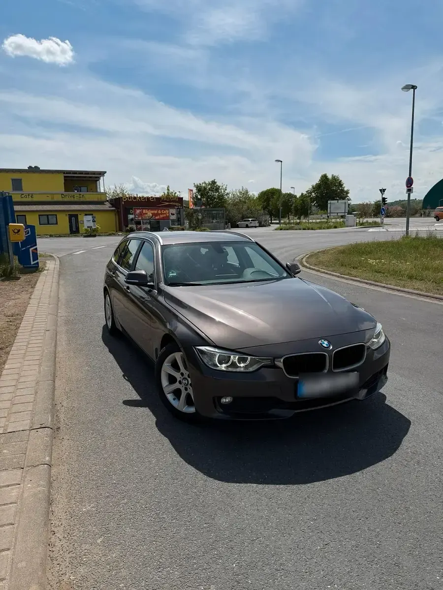 Gebraucht BMW 320 184 PS (135 kW) 2013 Braun Kombi