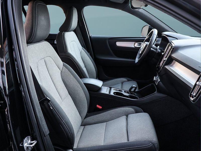 Gebraucht Volvo XC40 Core 163 PS (119 kW) 2024 Schwarz SUV