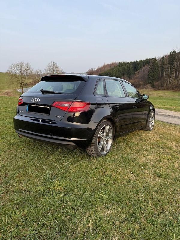 Gebraucht Audi A3 Attraction 110 PS (80 kW) 2016 Schwarz Limousine