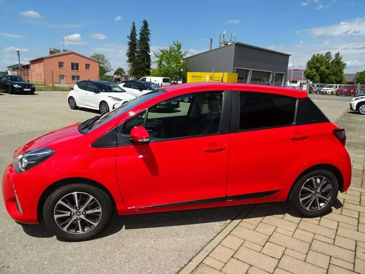 Gebraucht Toyota Yaris Team 111 PS (81 kW) 2019 Vulcanorot Kleinwagen
