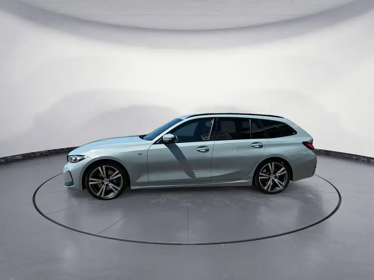 Gebraucht BMW 330 M Sport 245 PS (180 kW) 2023 Kombi