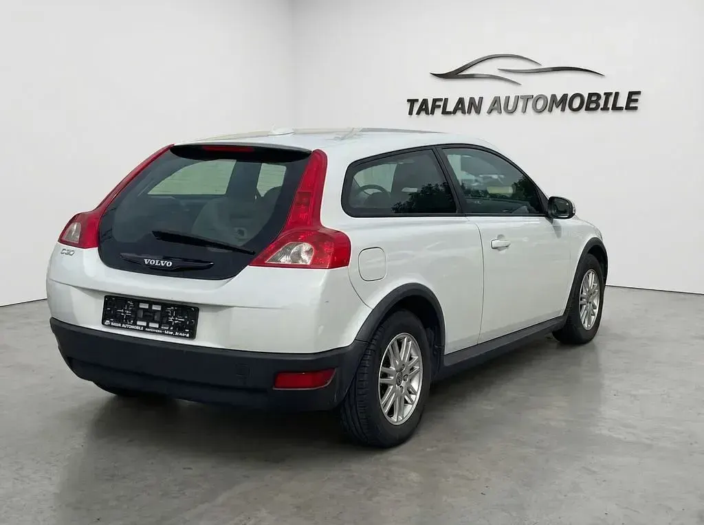 Gebraucht Volvo C30 Momentum 145 PS (106 kW) 2007 Weiß Kleinwagen