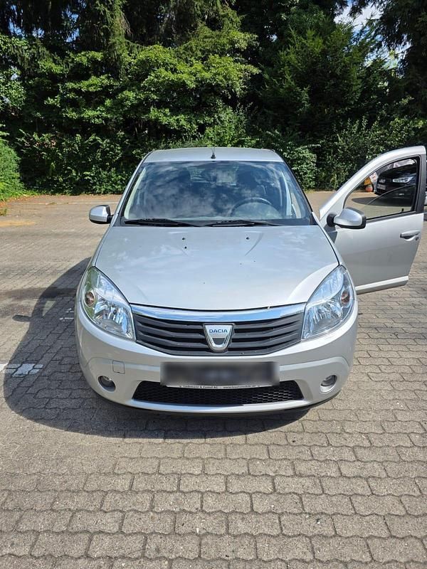 Grau Gebraucht 2008 Dacia Sandero Kleinwagen | 2.499 € (Fairer Preis) - Bild 1/4