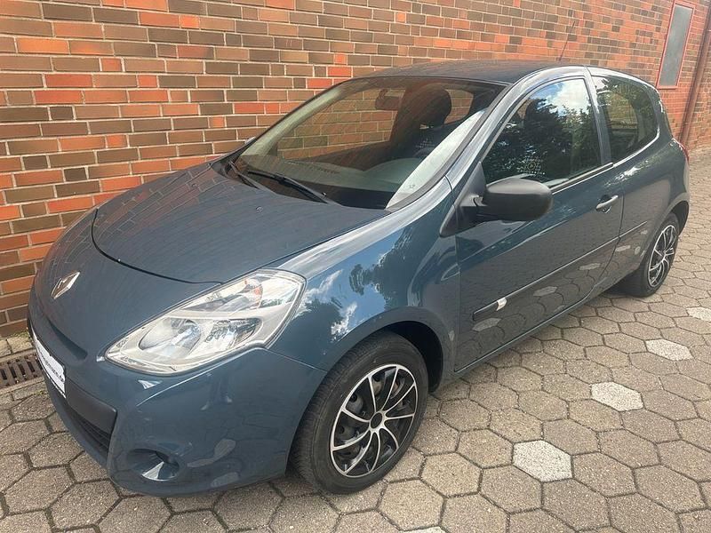 Grau Gebraucht 2012 Renault Clio III Limousine | 3.950 € (Fairer Preis) - Bild 1/4