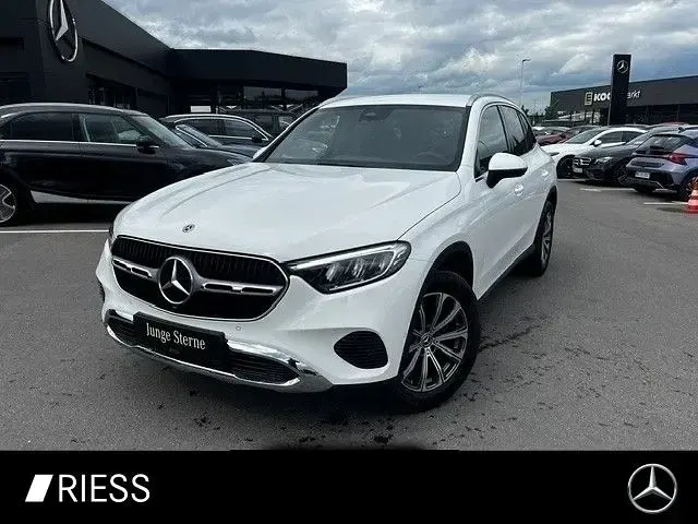 Gebraucht Mercedes GLC200 Avantgarde 204 PS (150 kW) 2025 Unilack polarweiß SUV