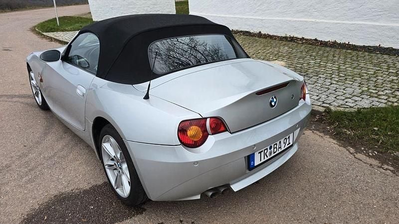 Gebraucht BMW Z4 Sport Line 170 PS (125 kW) 2004 Silber Cabrio