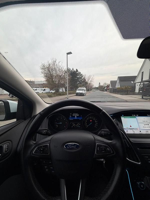 Gebraucht Ford Focus 120 PS (88 kW) 2016 Weiß Kombi