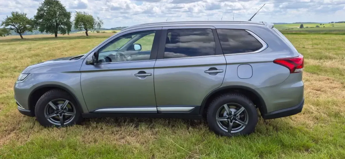 Gebraucht Mitsubishi Outlander 150 PS (110 kW) 2016 Silber SUV