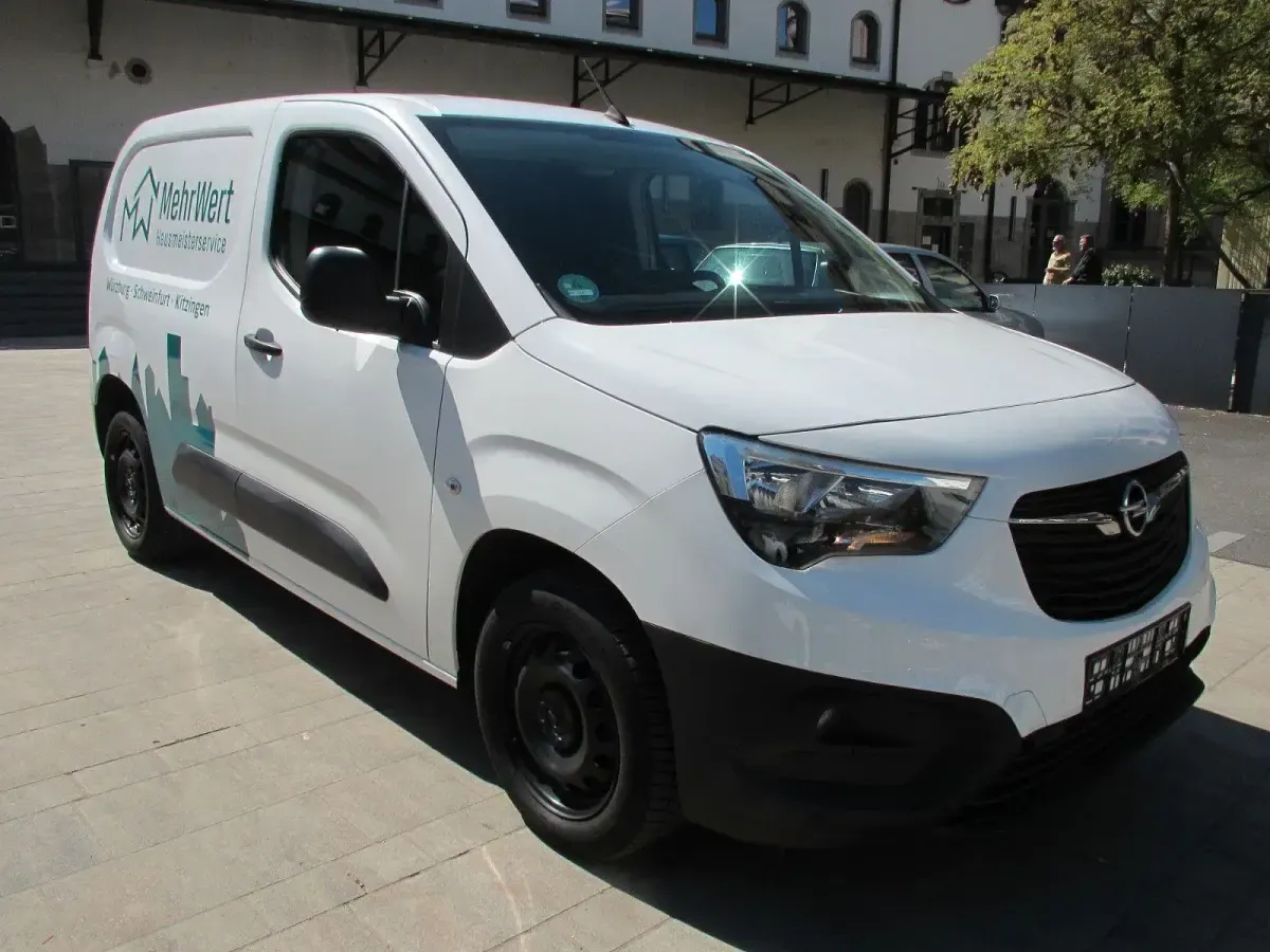 Gebraucht Opel Combo Selection 110 PS (80 kW) 2020 Weiß Van / Kleinbus