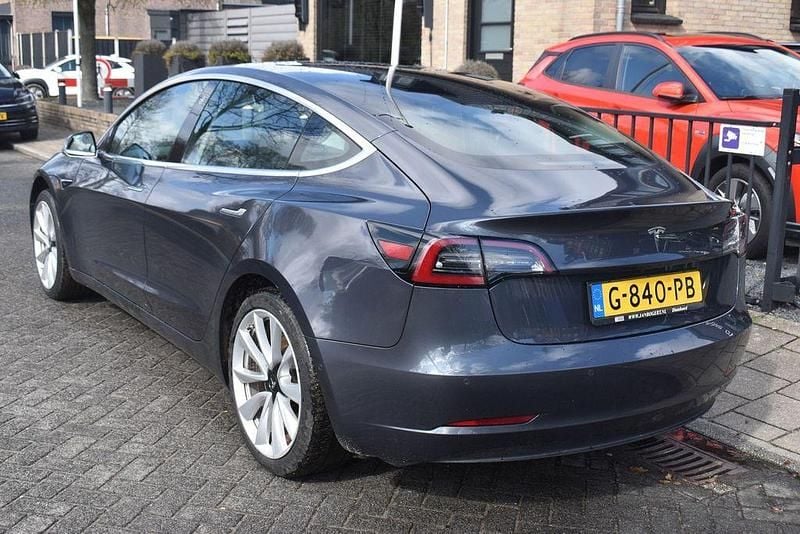 Gebraucht Tesla Model 3 Standard Range 175 kW (238 PS) 2019 Grau Limousine