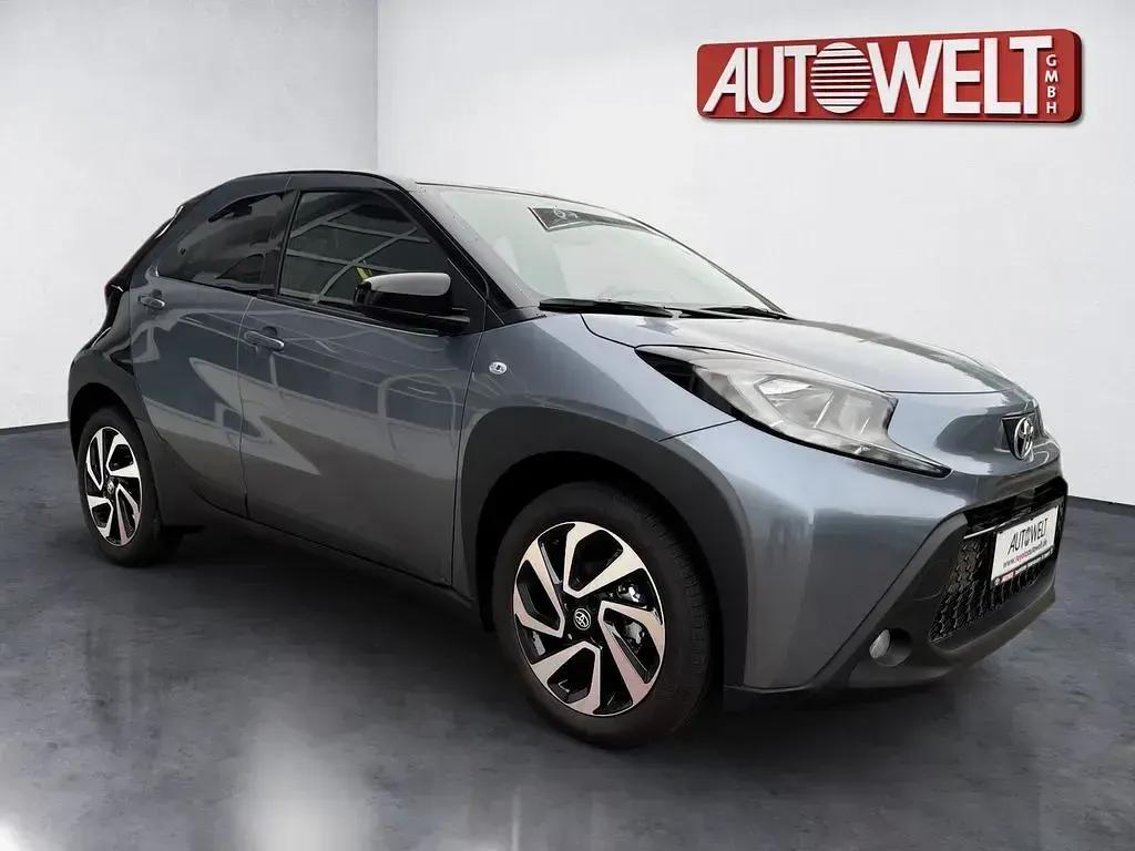 Neu Toyota Aygo X 72 PS (52 kW) 2026 Schwarz SUV