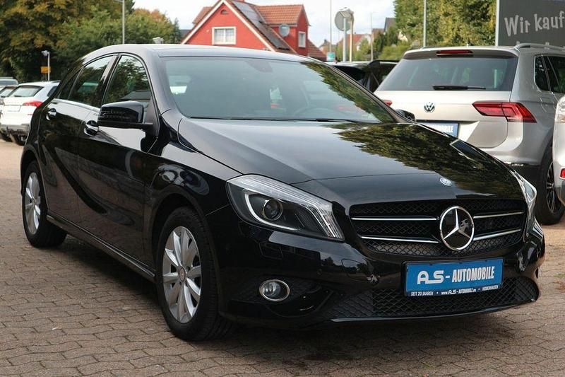 Schwarz Gebraucht 2014 Mercedes A180 Limousine | 16.490 € (Fairer Preis) - Bild 1/4