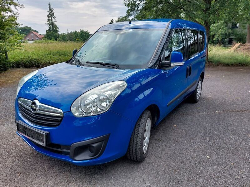 Blau Gebraucht 2016 Opel Combo Edition Van / Kleinbus | 7.200 € (Fairer Preis) - Bild 1/4