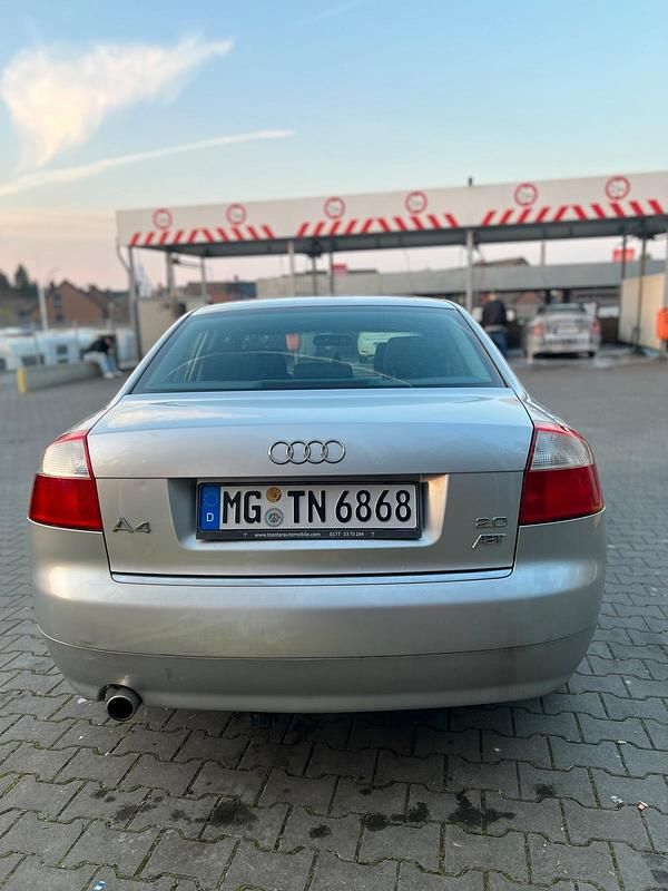 Gebraucht Audi A4 Comfort 131 PS (96 kW) 2004 Grau Limousine