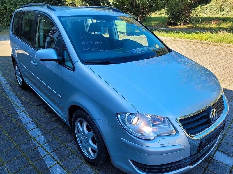 Silber Gebraucht 2008 VW Touran Trendline Van / Kleinbus | 3.298 € (Guter Preis) - Bild 1/4
