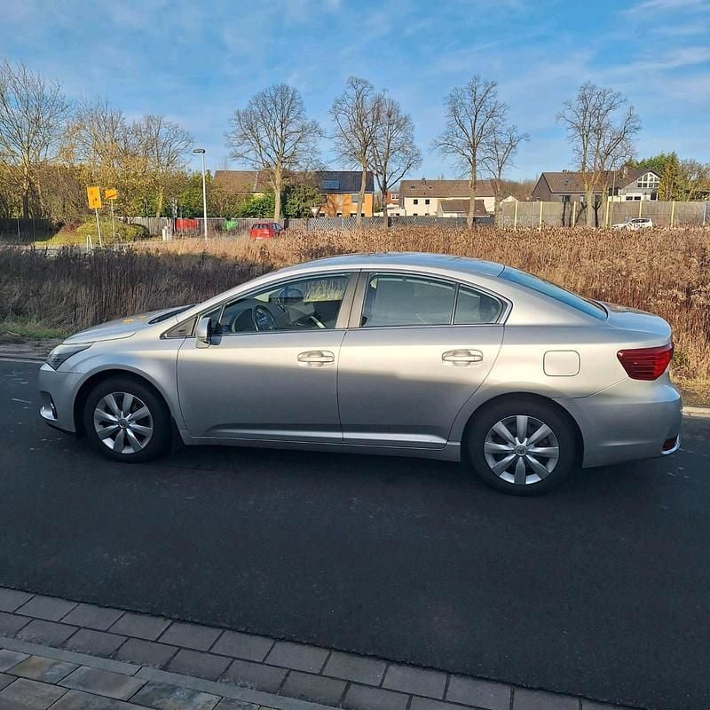 Silber Gebraucht 2012 Toyota Avensis Limousine | 6.300 € (Fairer Preis) - Bild 1/4