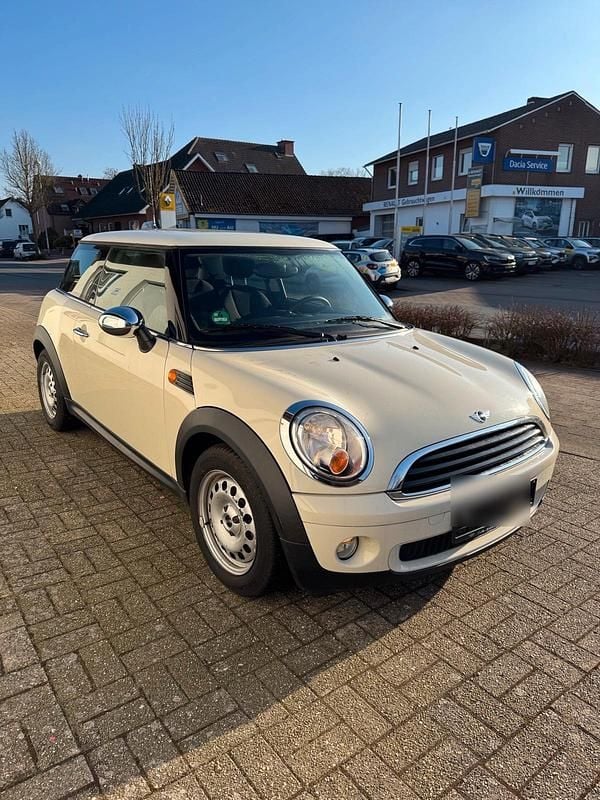 Weiß Gebraucht 2010 Mini Cooper Kleinwagen | 7.599 € - Bild 1/4