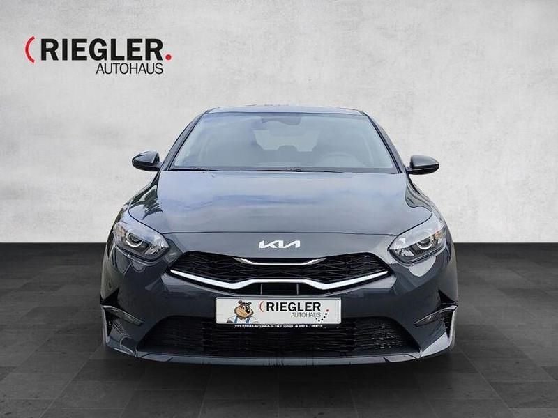 Neu Kia Ceed Vision 140 PS (102 kW) 2025 Grün Kleinwagen