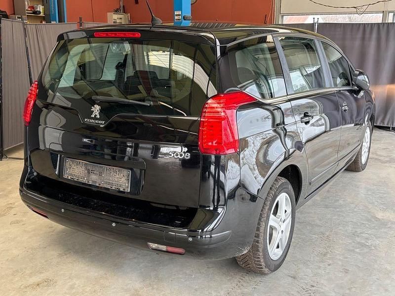 Gebraucht Peugeot 5008 Active 150 PS (110 kW) 2015 Schwarz Van / Kleinbus