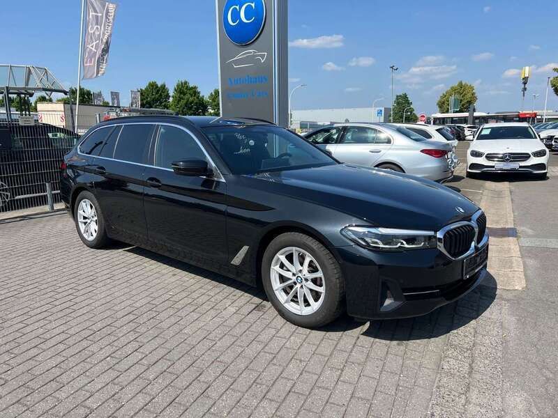 Schwarz Gebraucht 2023 BMW 520 Sport Line Kombi | 36.700 € (Guter Preis) - Bild 1/3