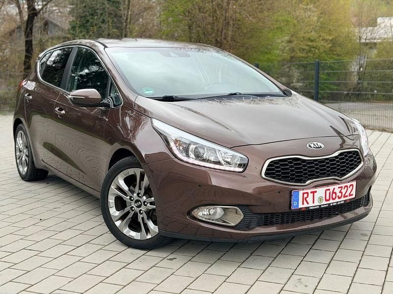 Gebraucht Kia Ceed 135 PS (99 kW) 2013 Braun Kleinwagen
