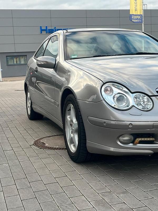 Gold Gebraucht 2003 Mercedes CL180 Coupé | 2.500 € - Bild 1/4