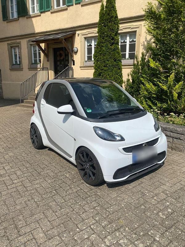 Weiß Gebraucht 2011 Smart ForTwo Coupé Brabus Coupé | 7.750 € (Teuer) - Bild 1/4