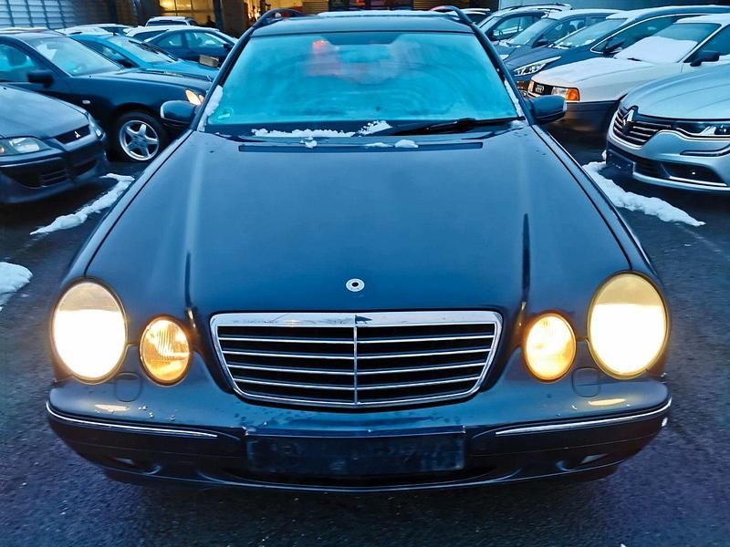 Gebraucht Mercedes E240 Elegance 170 PS (125 kW) 2001 Blau Kombi