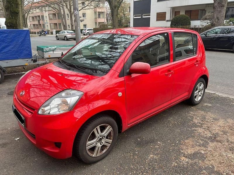 Rot Gebraucht 2008 Daihatsu Sirion Kleinwagen | 1.900 € (Etwas zu teuer) - Bild 1/4